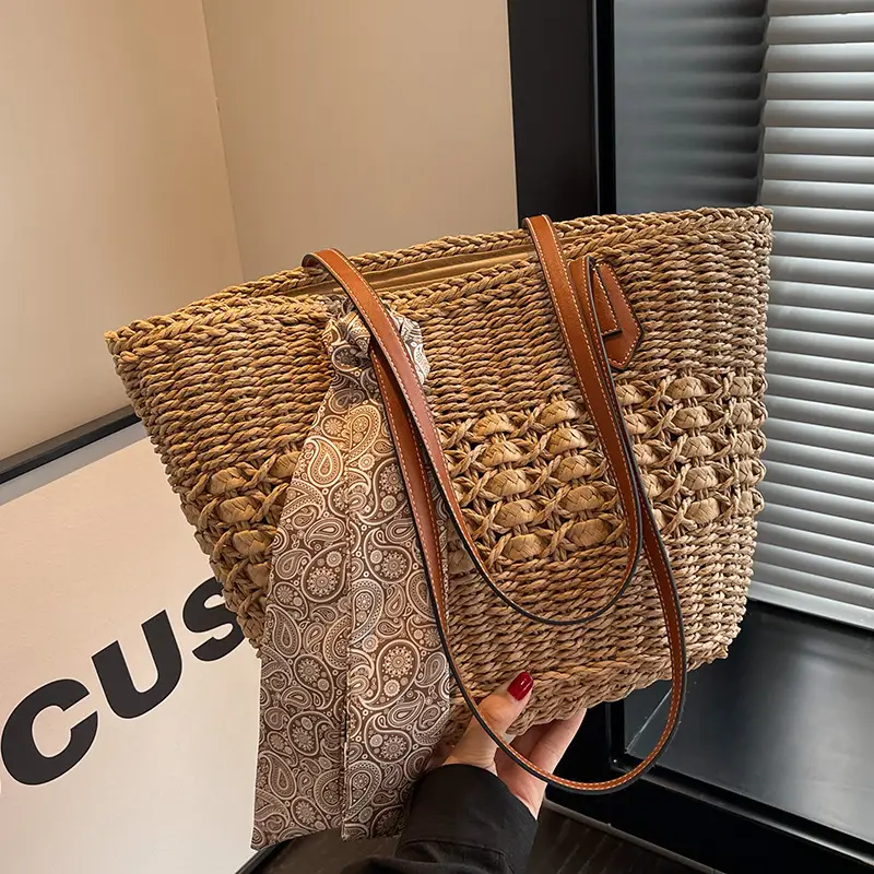 Large Capacity French Style Straw Shoulder Bag for Women - Image 4