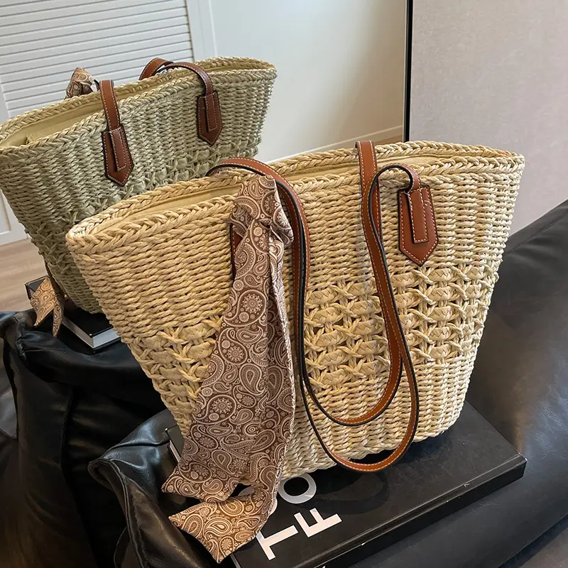 Large Capacity French Style Straw Shoulder Bag for Women - Image 2