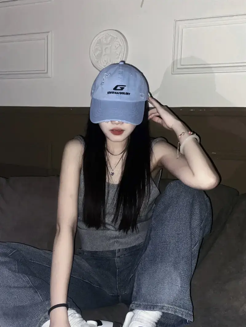 Red G-Embroidered Baseball Cap for Men Women — feature 10