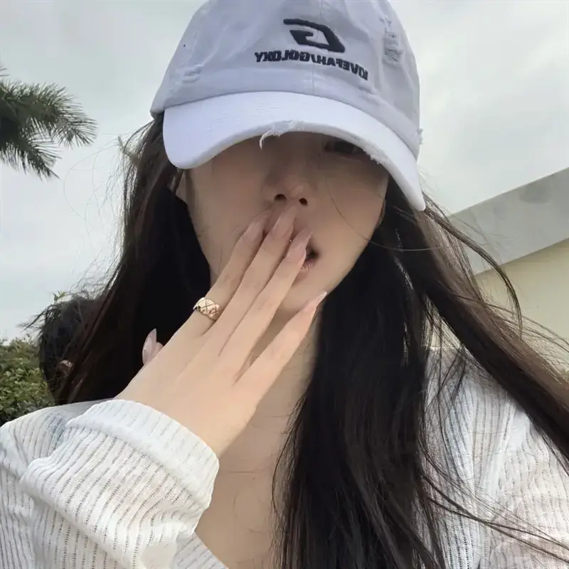 Red G-Embroidered Baseball Cap for Men Women — feature 13