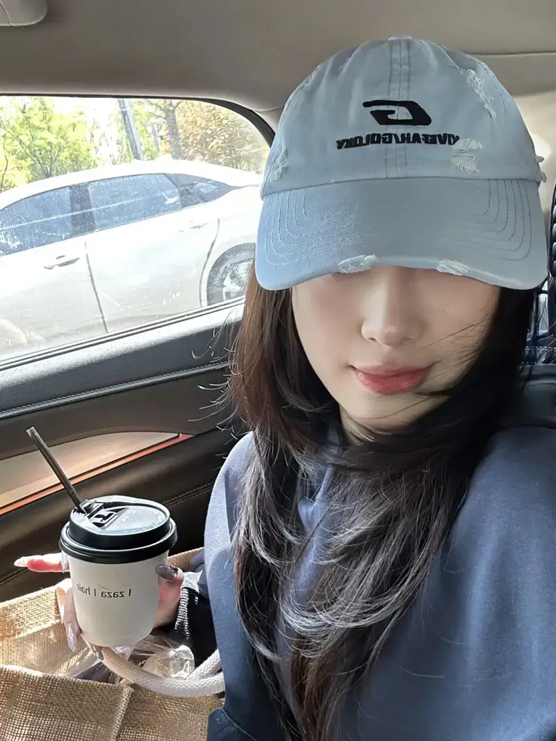 Red G-Embroidered Baseball Cap for Men Women — feature 6