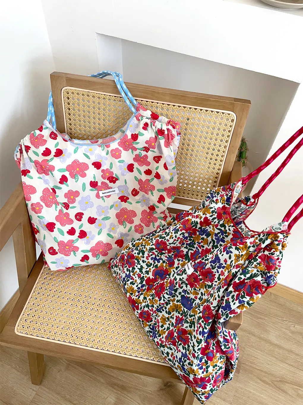 Floral Canvas Shoulder Bag Large Capacity Drawstring — feature 13
