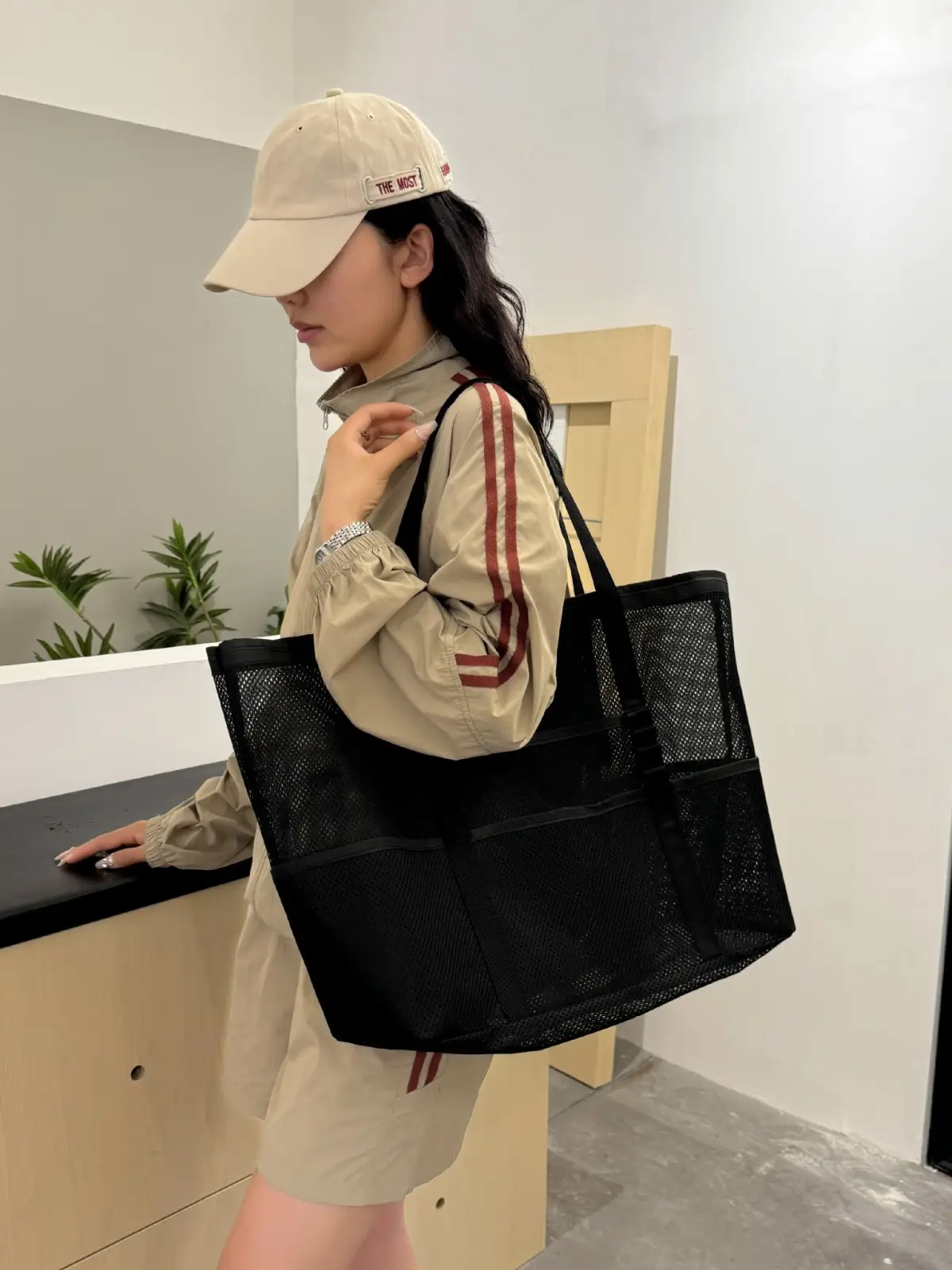 Lightweight Cross-Body Net Bag Large Capacity Travel Bag - Image 7