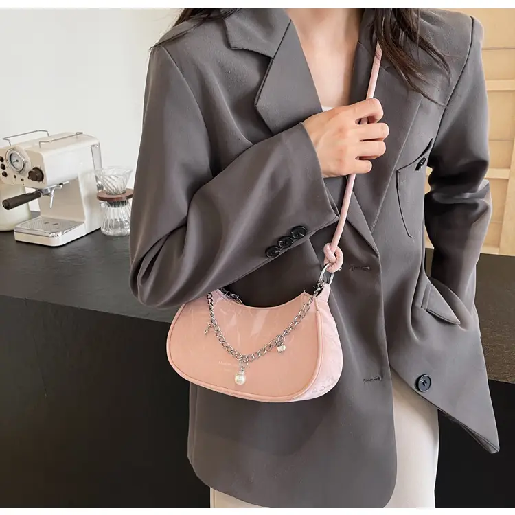 White Chain Shoulder Bag for Women — feature 13
