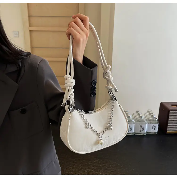 White Chain Shoulder Bag for Women — feature 18