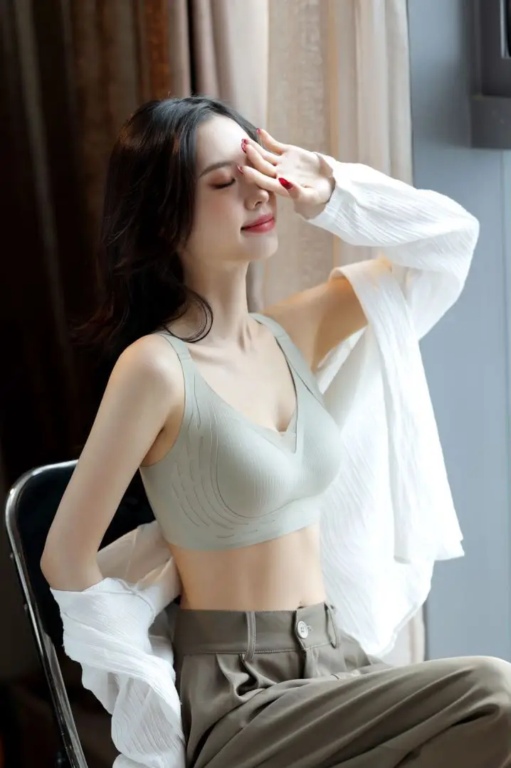 Light Pink Traceless Underwear Women's Anti-Drop Bra — feature 31