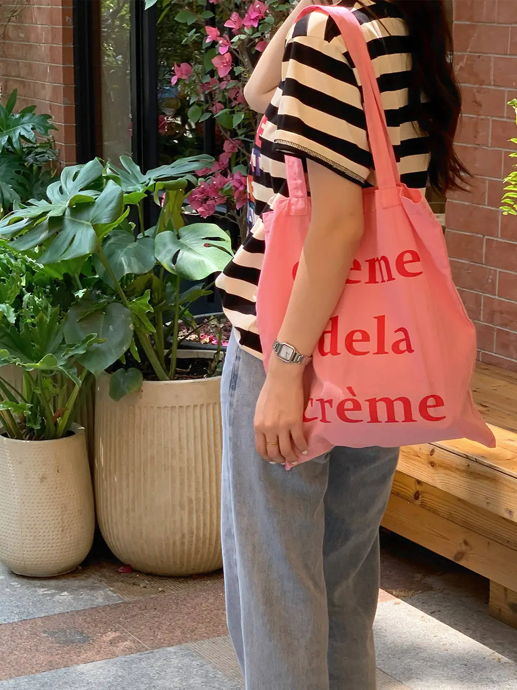 Light Blue Canvas Shoulder Bag with "Treme dela Crème" Print - Image 7