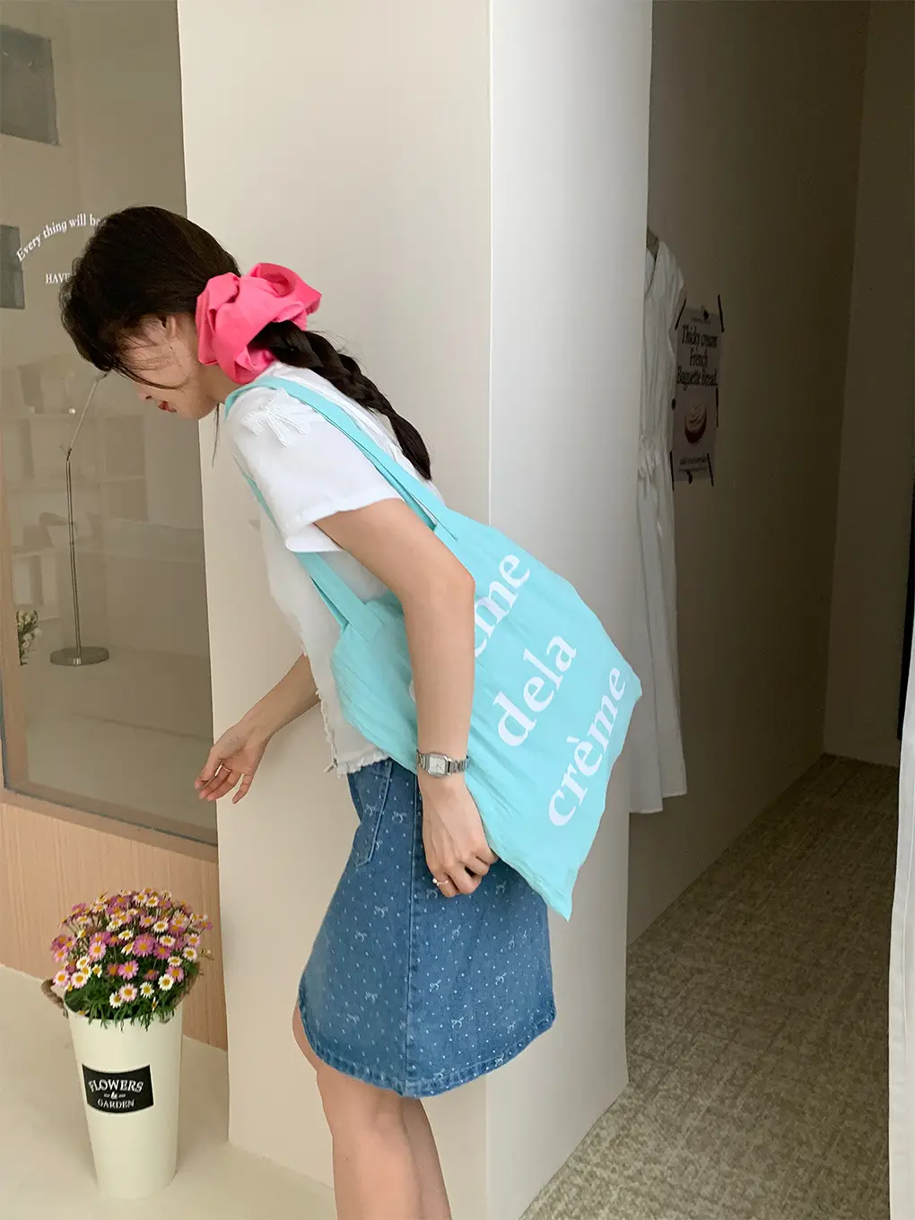 Light Blue Canvas Shoulder Bag with "Treme dela Crème" Print - Image 9