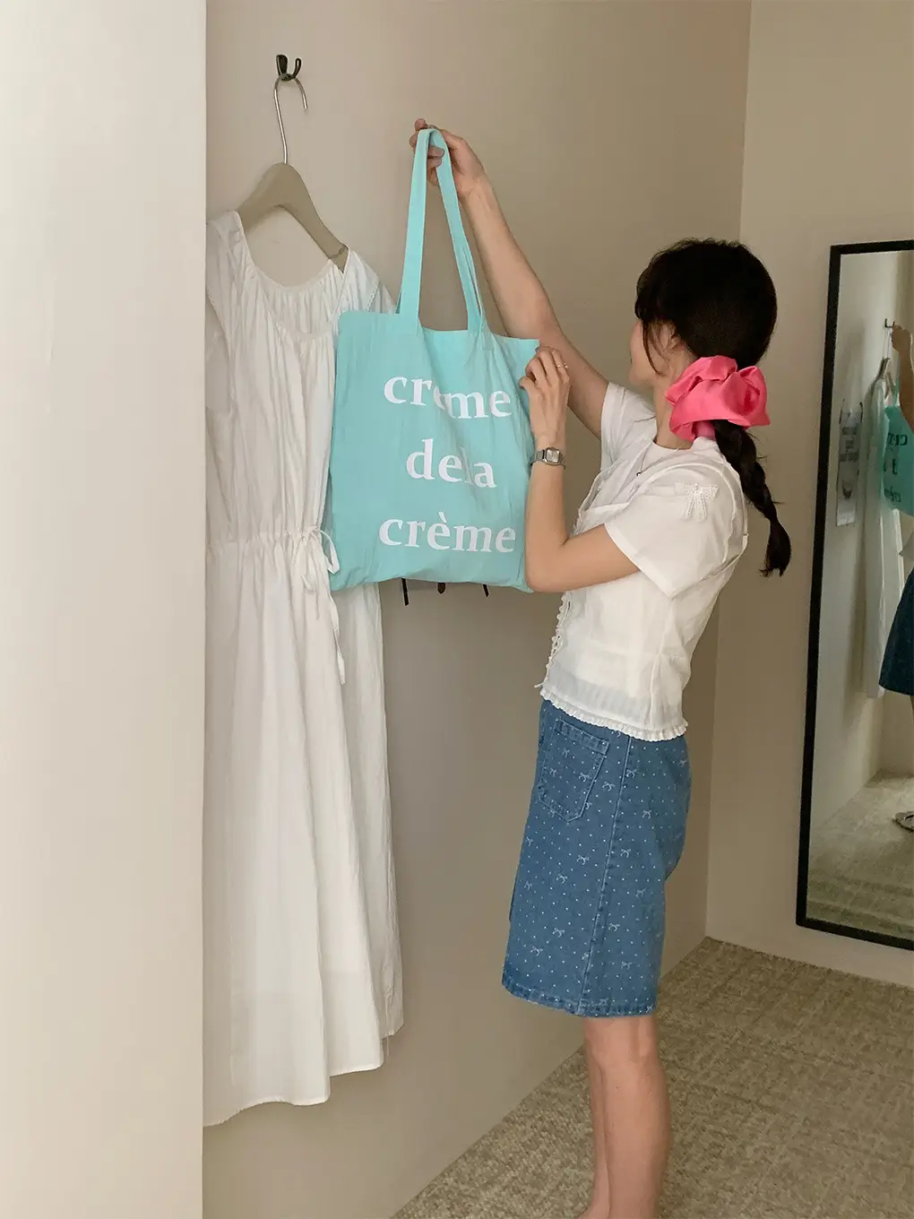 Light Blue Canvas Shoulder Bag with "Treme dela Crème" Print — feature 12