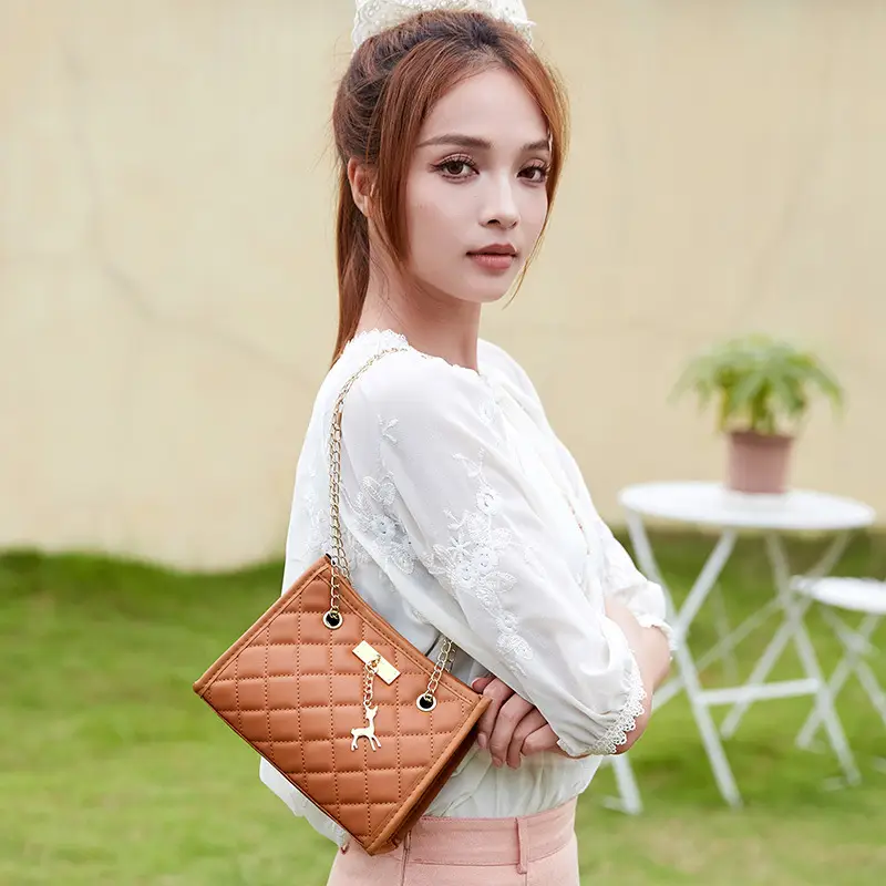 Fawn Pendant Crossbody Bag Diamond Embroidered Women