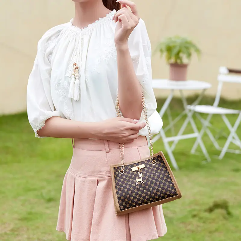 Fawn Pendant Crossbody Bag Diamond Embroidered Women