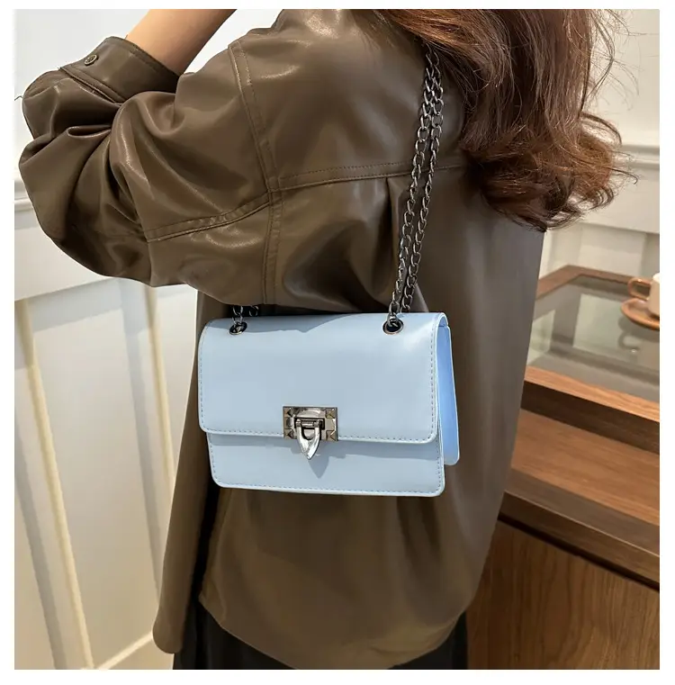 Light Blue Lock Chain Crossbody Bag for Women — feature 7