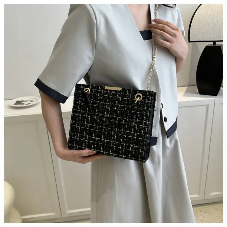 Black Chain Shoulder Bag for Women 2026 — feature 12