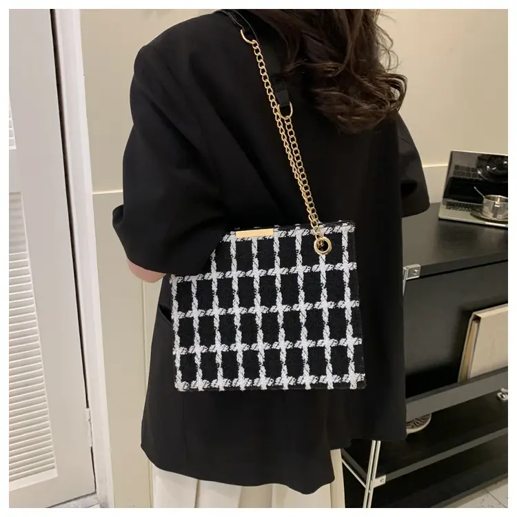 Black Chain Shoulder Bag for Women 2026 — feature 16