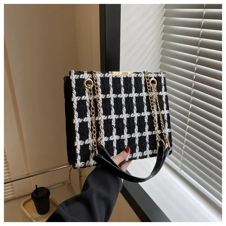 Black Chain Shoulder Bag for Women 2026 — feature 19