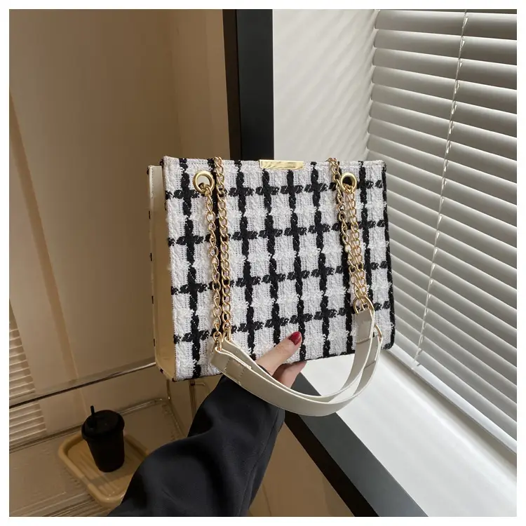 Black Chain Shoulder Bag for Women 2026 — feature 20