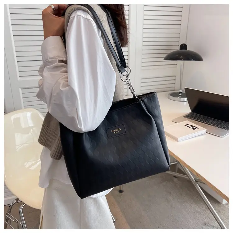 White Leather Tote Bag for Women 2026 Summer — feature 16