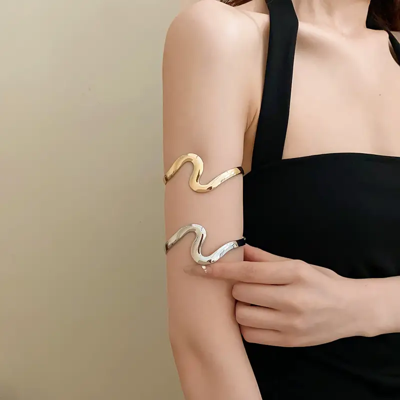 European and American wave metal open bracelet simple design twist arm ring bracelet cold wind cross-border jewelry wholesale — feature 1