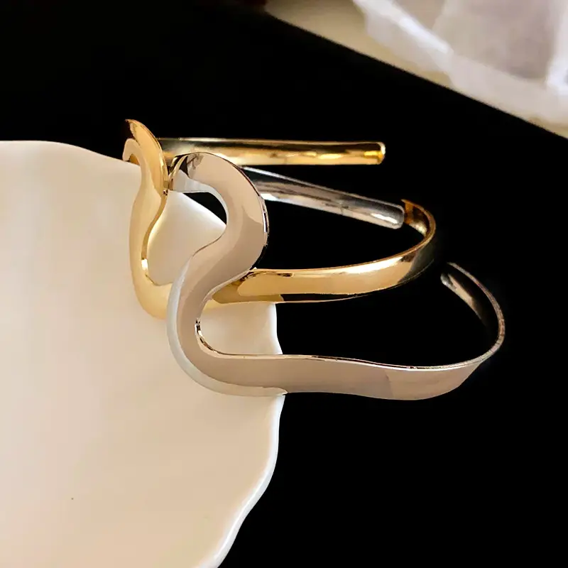 European and American wave metal open bracelet simple design twist arm ring bracelet cold wind cross-border jewelry wholesale — feature 8