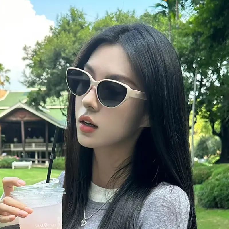 New Fashion Cat-Eye Sunglasses with Sun Protection — feature 2