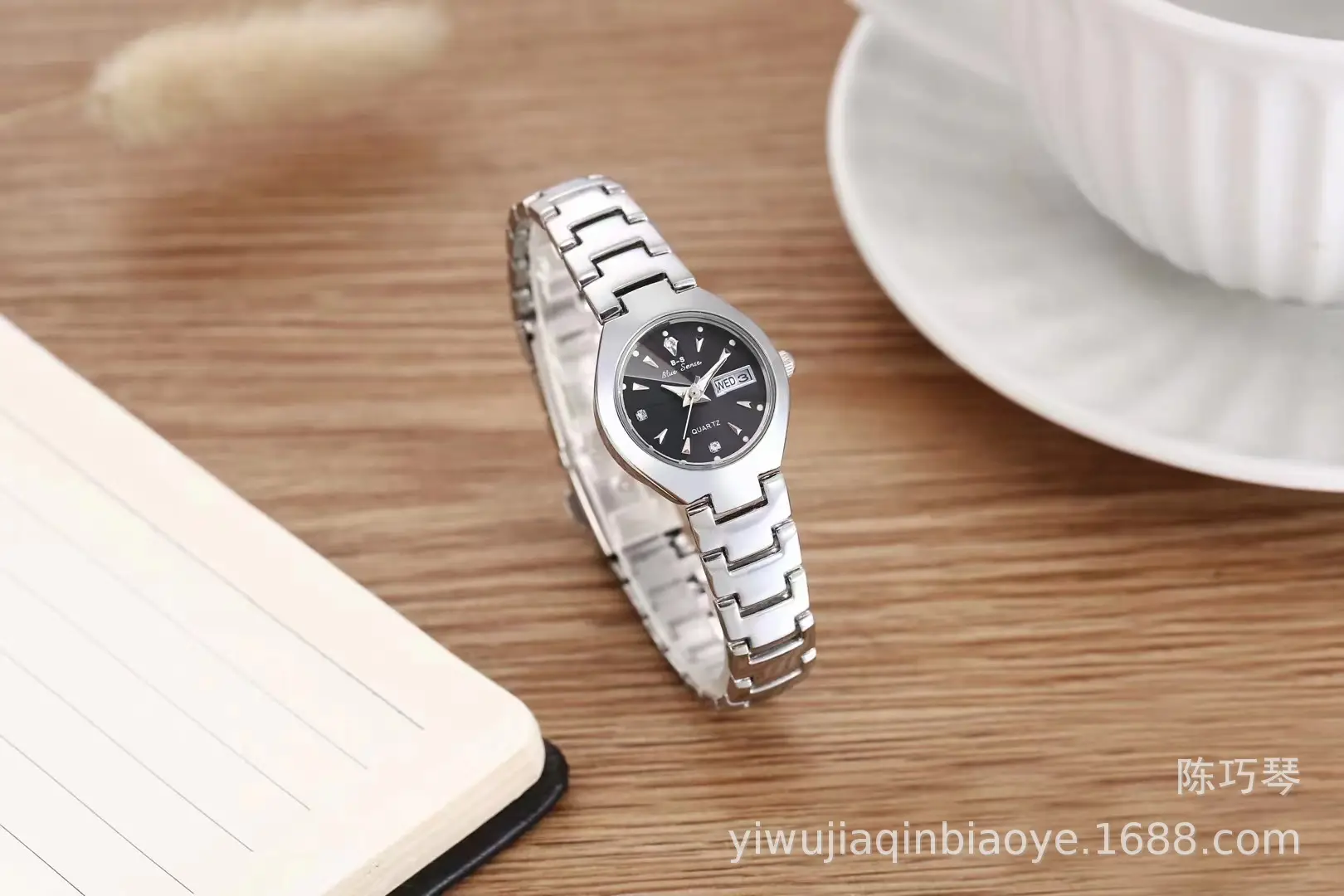 Men's Women's Stainless Steel Calendar Watch 2024 — feature 11