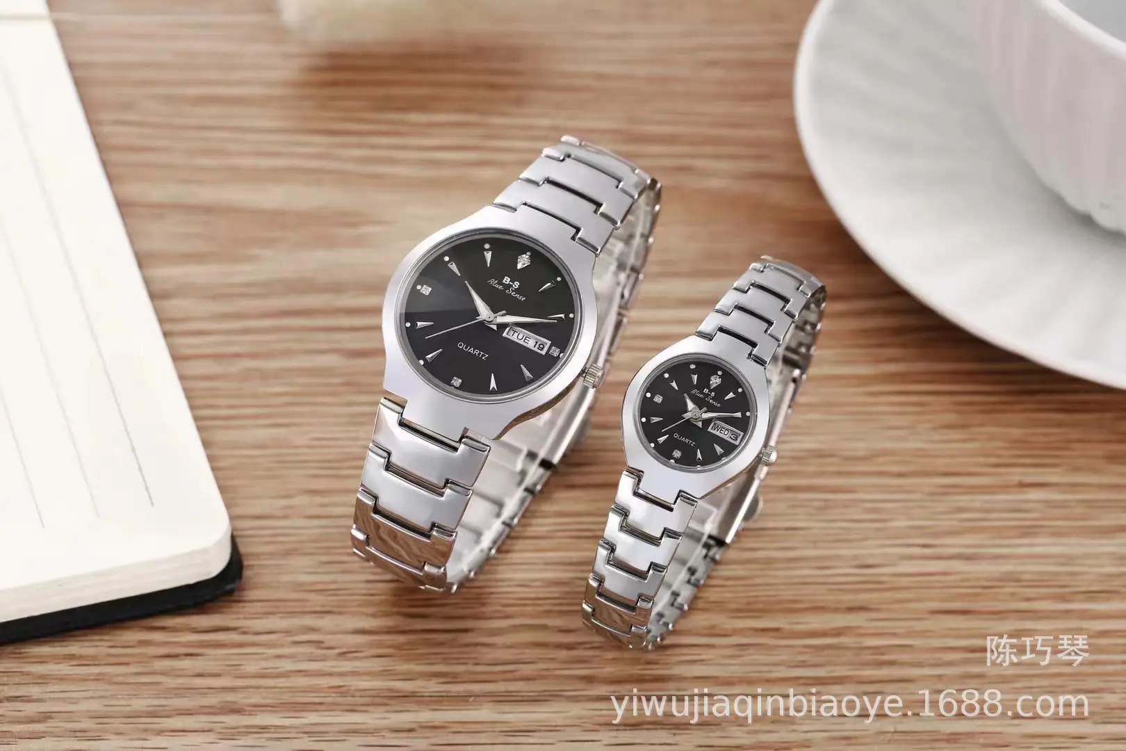 Men's Women's Stainless Steel Calendar Watch 2024 — feature 6