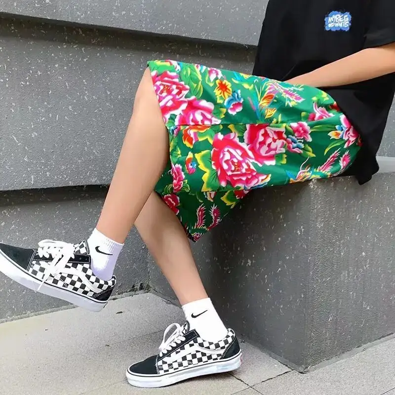 Red Floral Short Sleeve T-Shirt Shorts Set for Men Women — feature 10