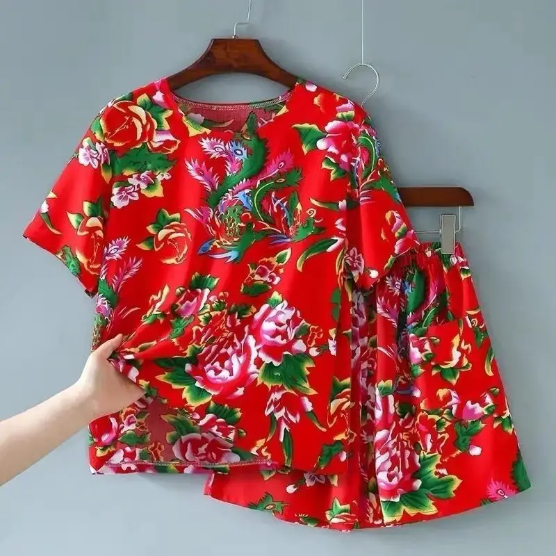 Red Floral Short Sleeve T-Shirt Shorts Set for Men Women — feature 6