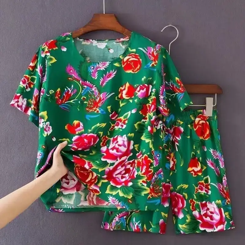 Red Floral Short Sleeve T-Shirt Shorts Set for Men Women — feature 7