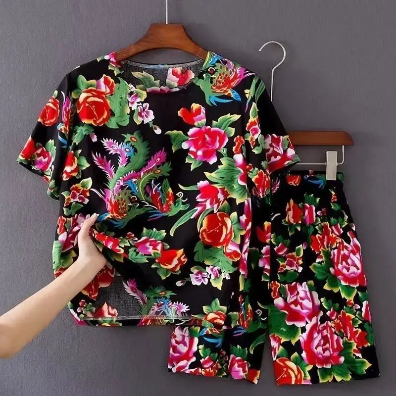 Red Floral Short Sleeve T-Shirt Shorts Set for Men Women — feature 8