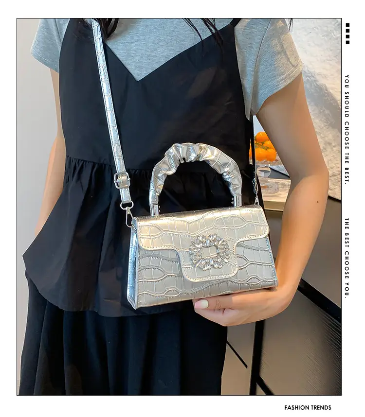 Golden Pleated Diamond Handbag for Women — feature 1