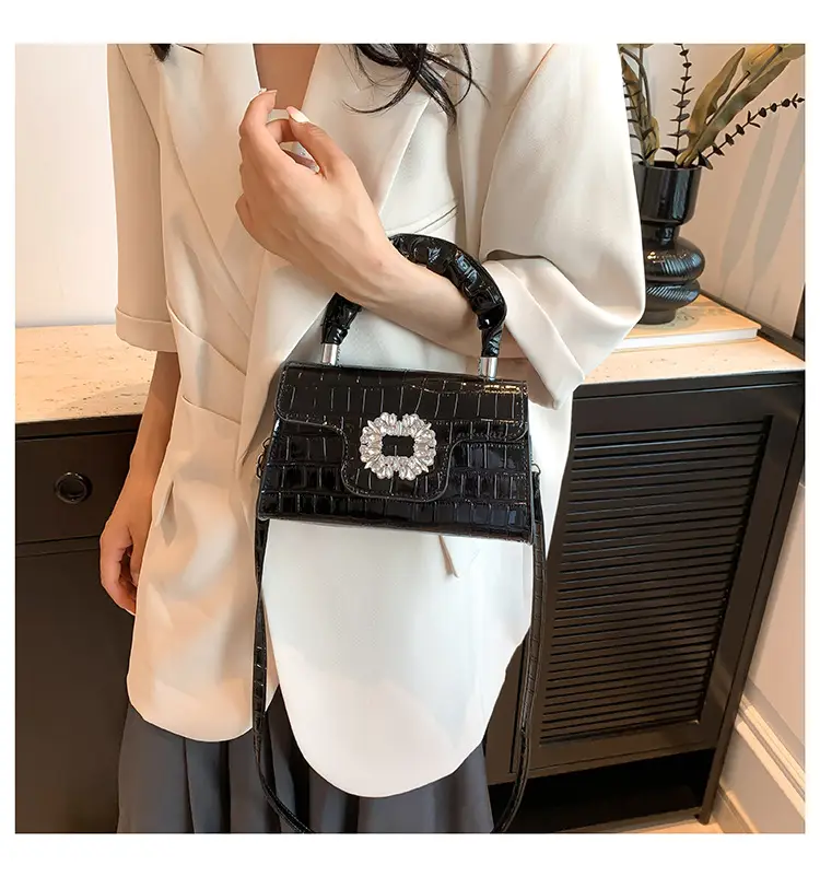 Golden Pleated Diamond Handbag for Women — feature 10