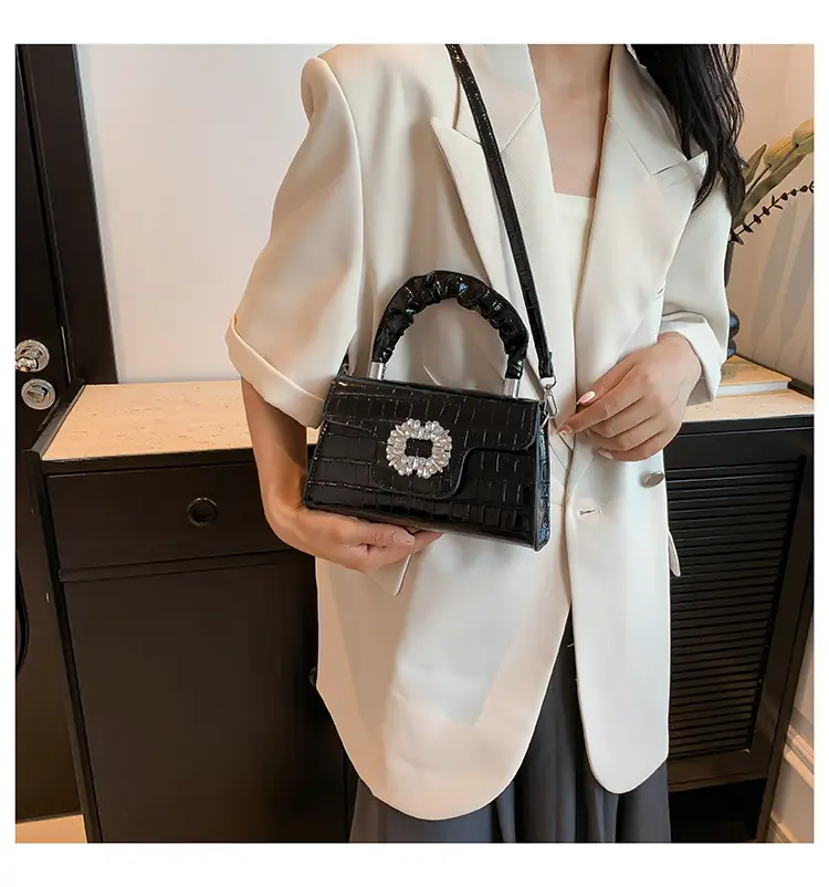 Golden Pleated Diamond Handbag for Women — feature 12