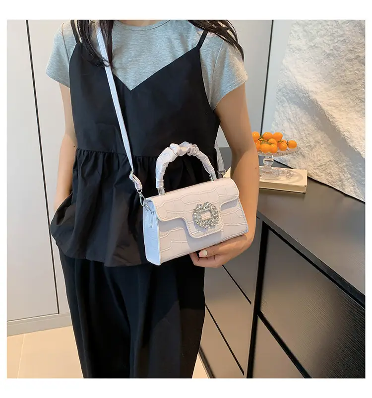 Golden Pleated Diamond Handbag for Women — feature 21