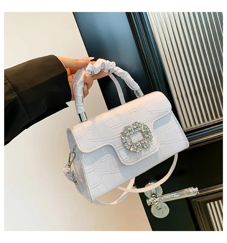 Golden Pleated Diamond Handbag for Women — feature 28