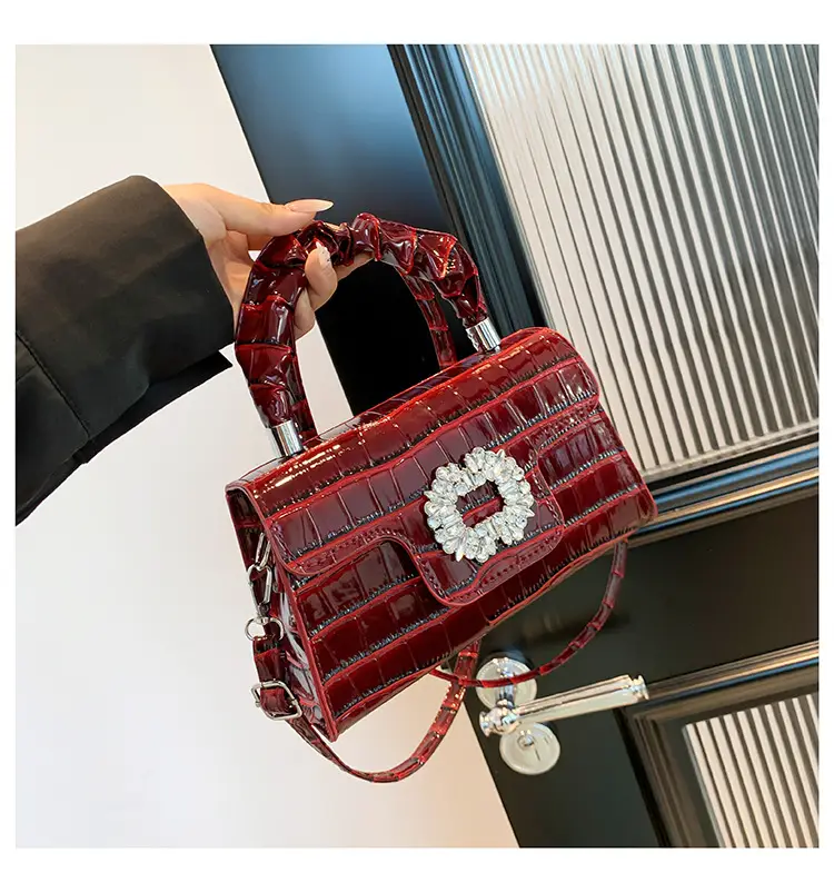 Golden Pleated Diamond Handbag for Women — feature 31