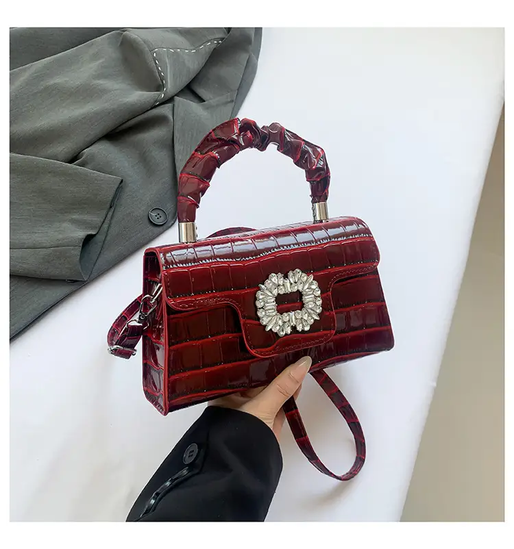 Golden Pleated Diamond Handbag for Women — feature 33