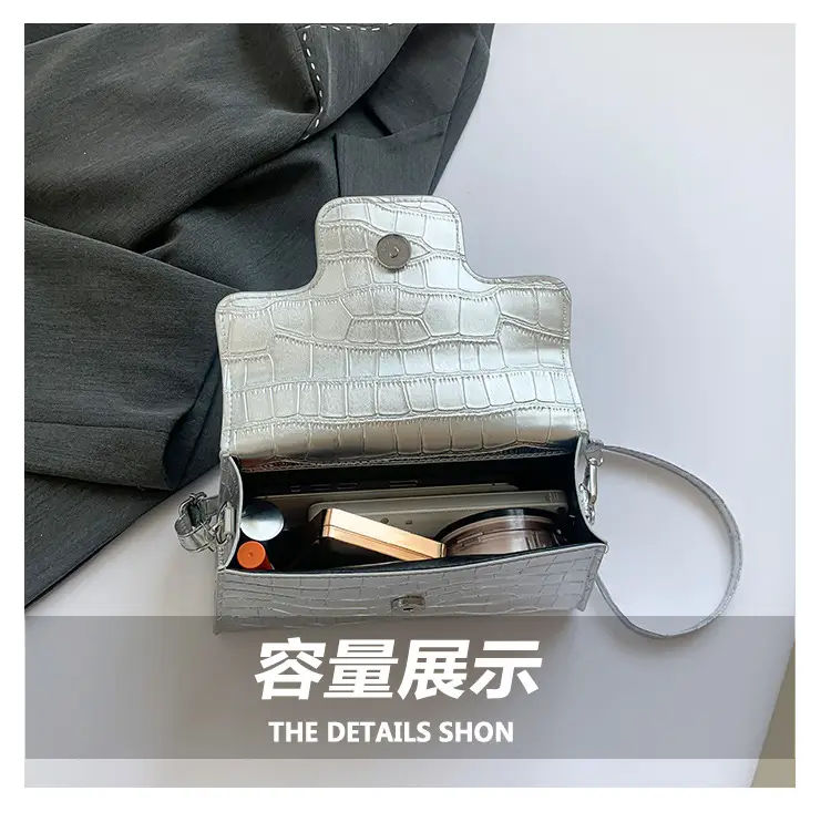 Golden Pleated Diamond Handbag for Women — feature 7