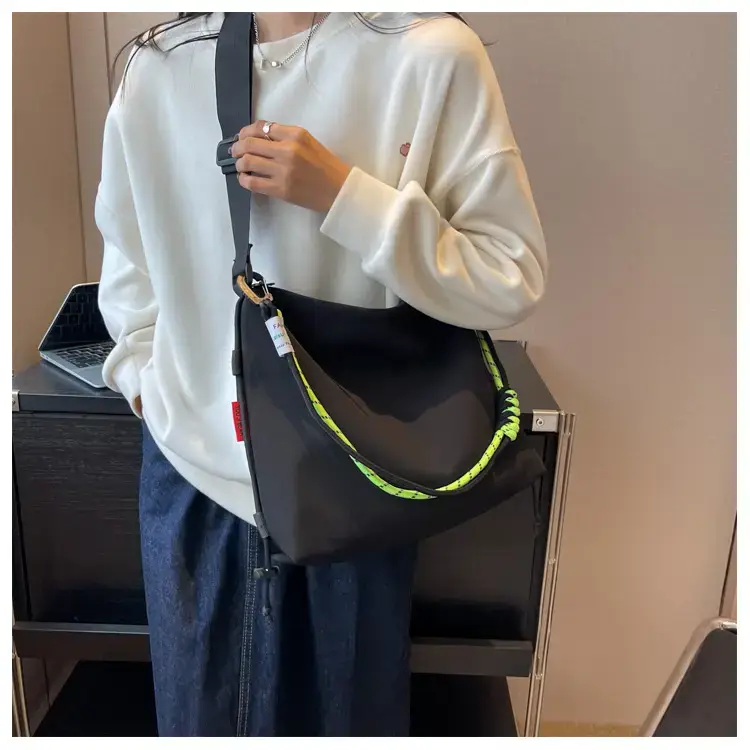 Women's Large Capacity Korean Style Shoulder Crossbody Bag — feature 25