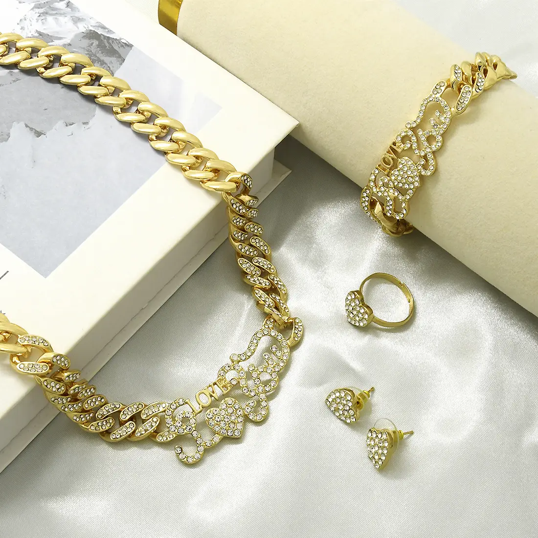 Gold Heart Chain Necklace Set for Women — feature 4