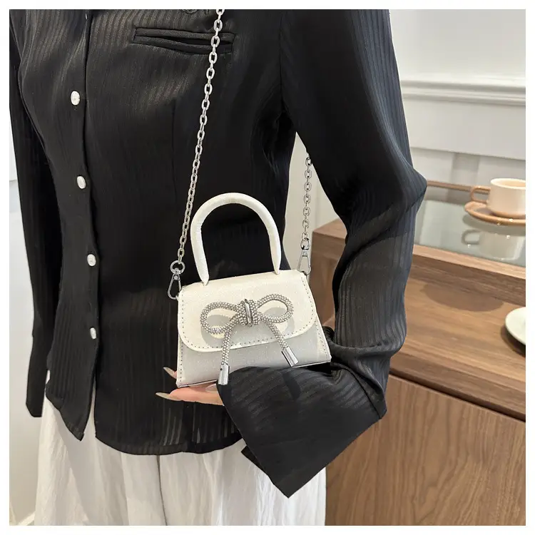Silver Glitter Bow Shoulder Bag 2024 — feature 10