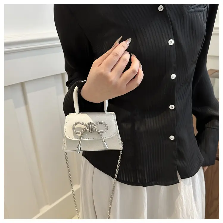 Silver Glitter Bow Shoulder Bag 2024 — feature 8