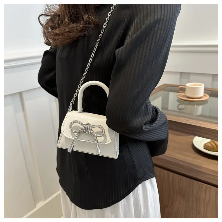 Silver Glitter Bow Shoulder Bag 2024 — feature 9