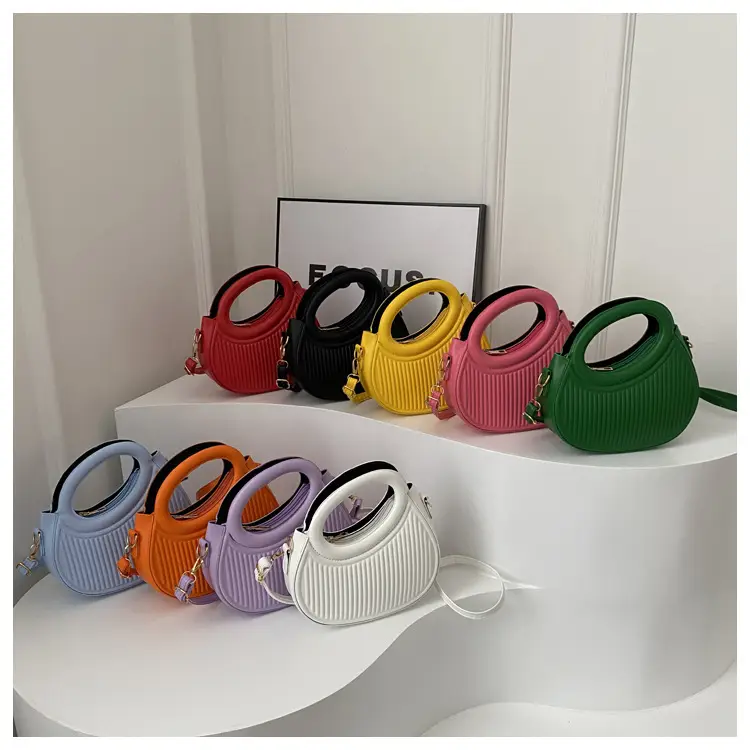 Red Vintage Women's Shoulder Bag with Crossbody Strap - Image 3