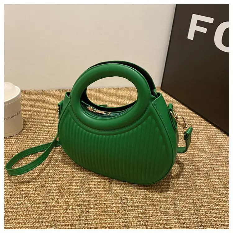 Red Vintage Women's Shoulder Bag with Crossbody Strap - Image 6