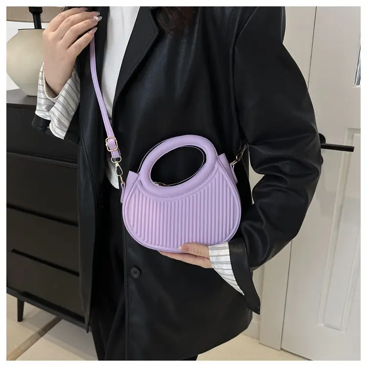 Red Vintage Women's Shoulder Bag with Crossbody Strap — feature 18