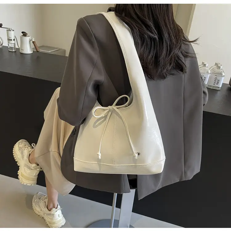 Pink Korean Style Shoulder Bag with Bow Detail — feature 19