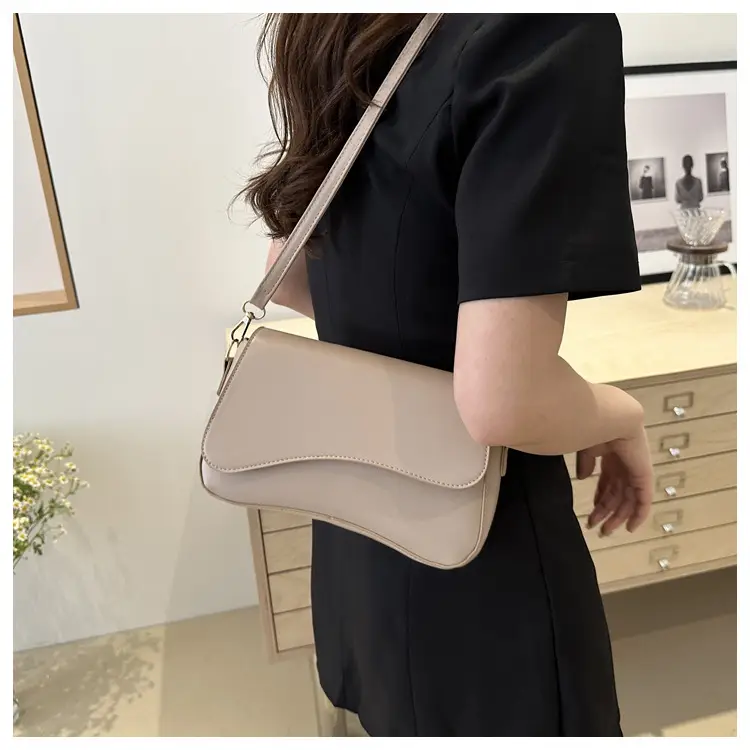 Black Crossbody Bag with Gold Chain for Women — feature 16