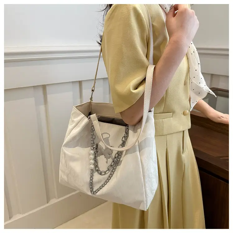 Light Blue Chain Tote Bag for Women College Students — feature 17
