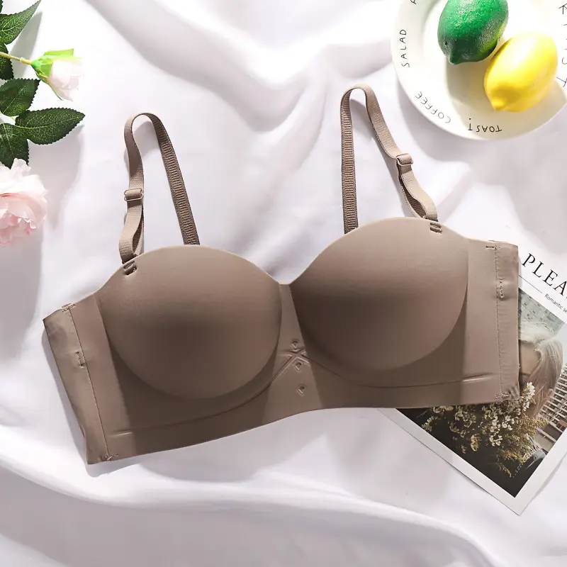 Black Traceless Detachable Strap Bra for Women - Image 3